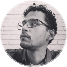 foto do autor desse mini projeto olhando para o lado direito